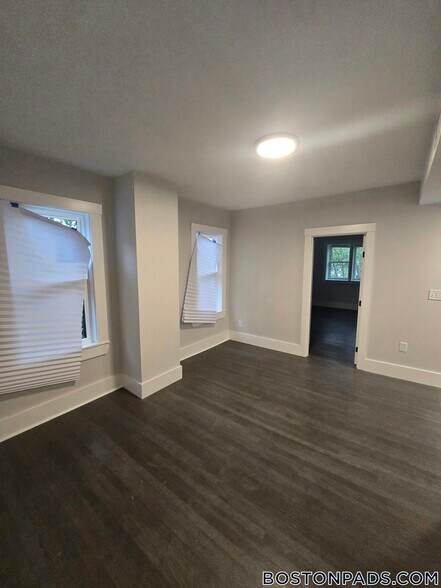 Building Photo - 118 Marginal St