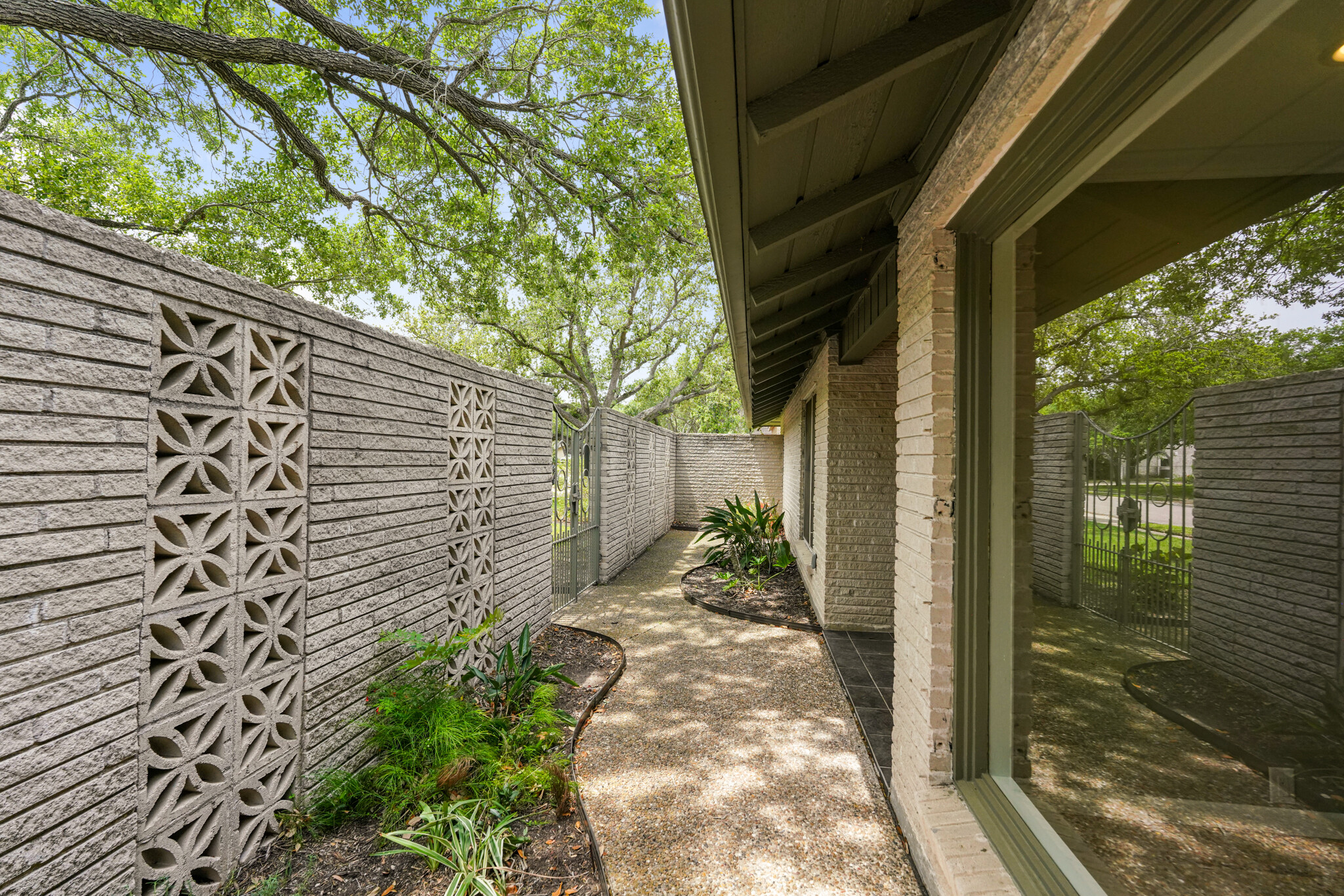 Building Photo - 4942 Cherry Hills Dr