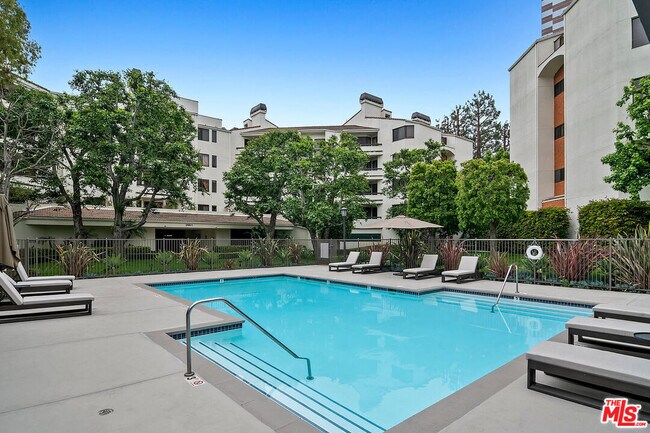 Building Photo - 2102 Century Park Ln