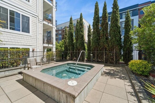 Building Photo - 2 bedroom in Seattle WA 98107