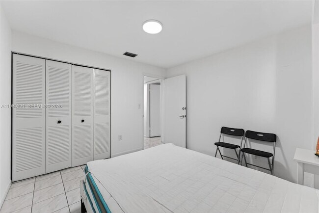 Building Photo - 199 SW 12th Ave