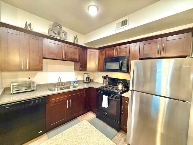 Building Photo - 460 E 400 S