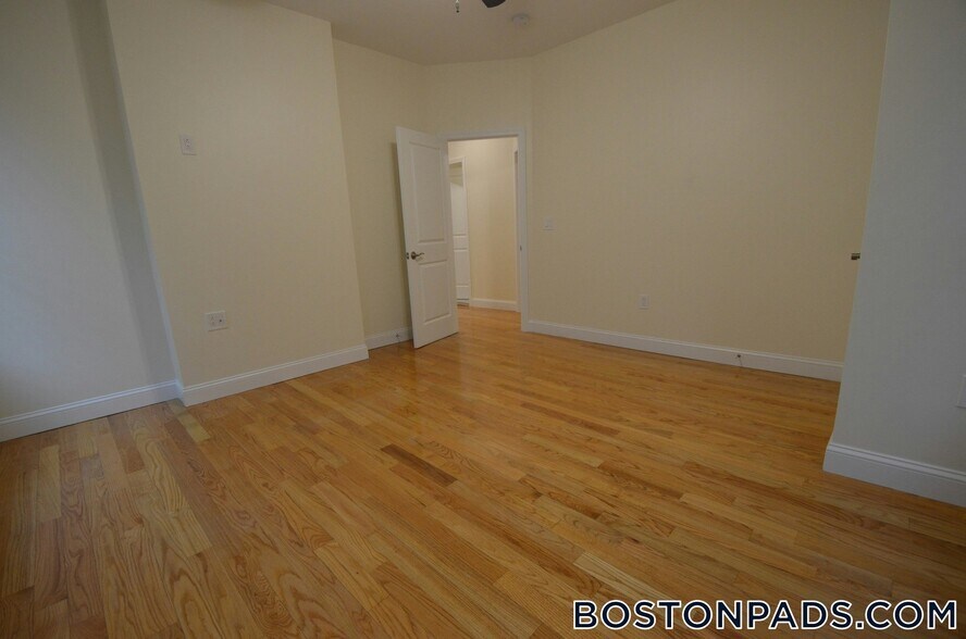 Building Photo - 35 Brookline St