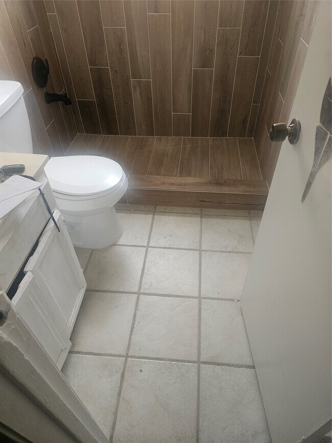 Building Photo - 4011 Alshire Dr