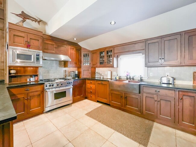 Building Photo - Enjoy Summer in Historic Breckenridge, Walk to Main Street! Bring your dog!