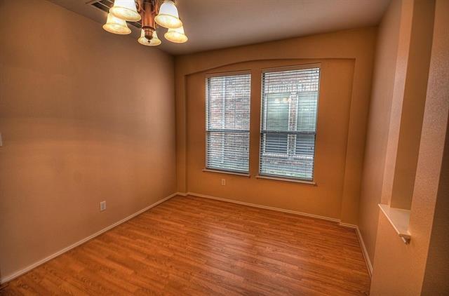 Building Photo - 831 Lake Forest Trl
