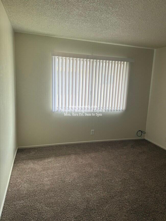 Building Photo - 1331 Pinetree Dr