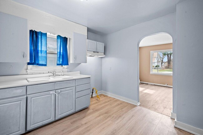 Building Photo - 2016 Reynolds St