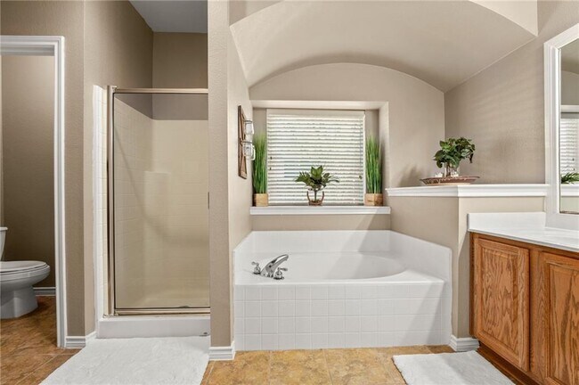 Building Photo - 2800 Mission Tejas Dr