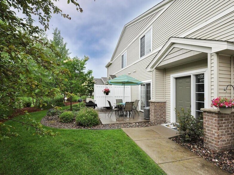 Building Photo - 7634 Lachman Ave NE