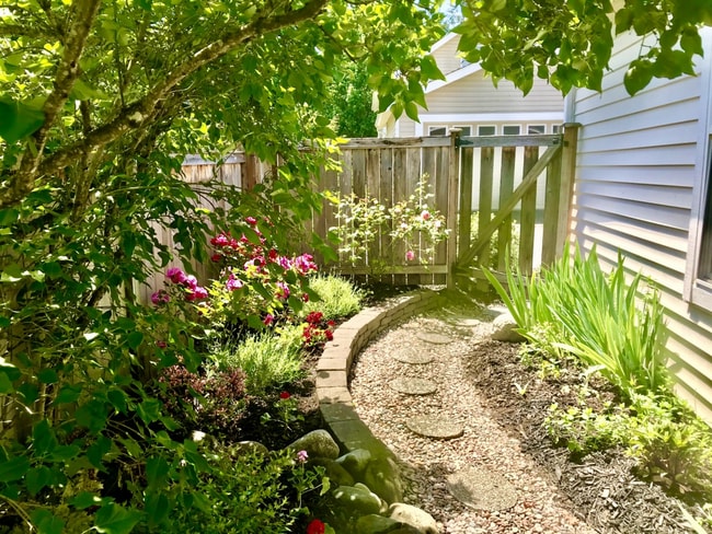 Building Photo - Beautifully remodeled DuPont 2 bedroom 2 bath house with A/C