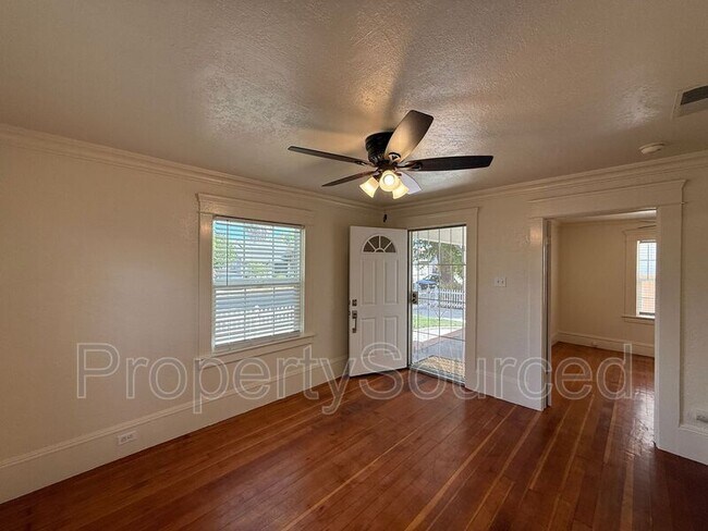 Building Photo - 949 Windeler Ave