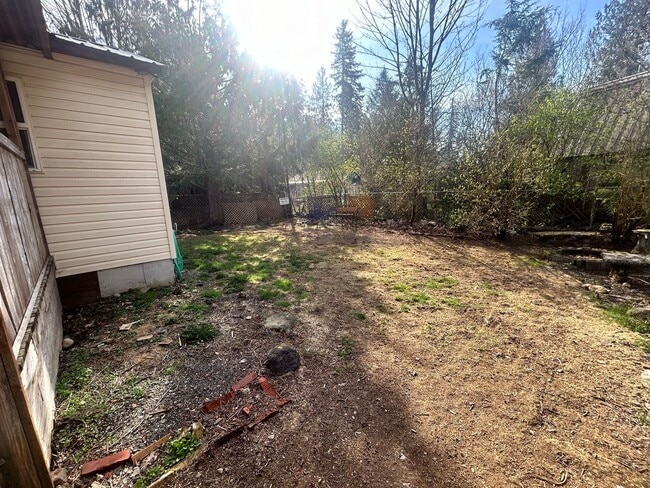 Building Photo - Adorable 2 Bedroom House for Rent in Maple...