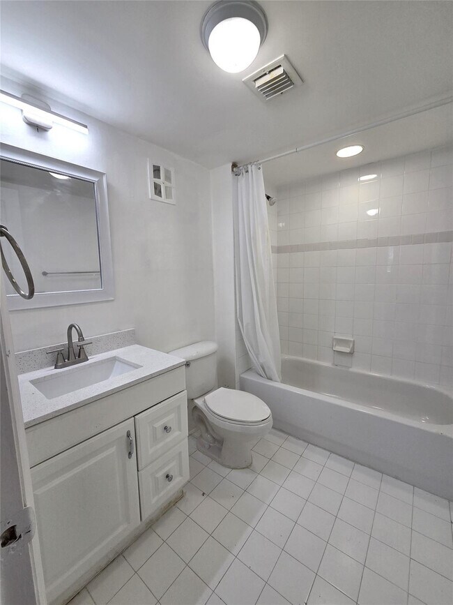 Building Photo - 7901 S Colony Cir