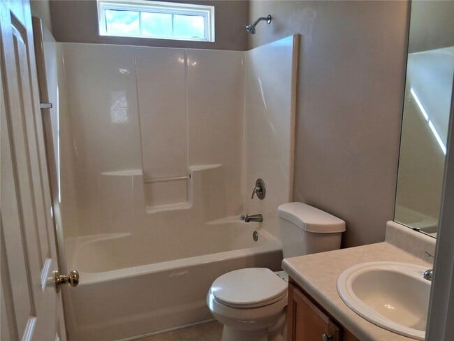 Building Photo - 130 Vinings Dr