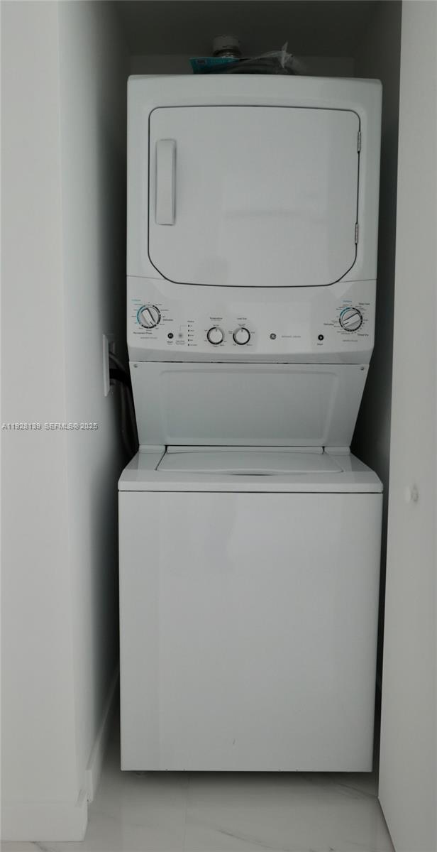 Building Photo - 650 NE 32nd St