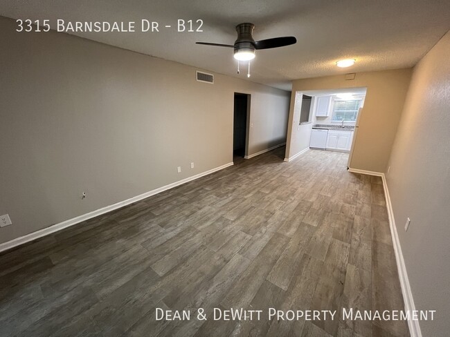 Building Photo - 3315 Barnsdale Dr