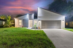 Building Photo - 3310 Traverse Ave
