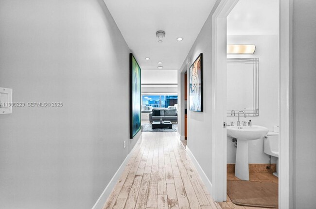 Building Photo - 1435 Brickell Ave