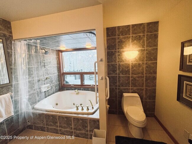 Building Photo - 302 Roaring Fork Dr