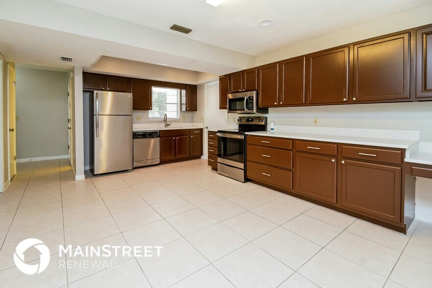 Building Photo - 738 Preble Ave