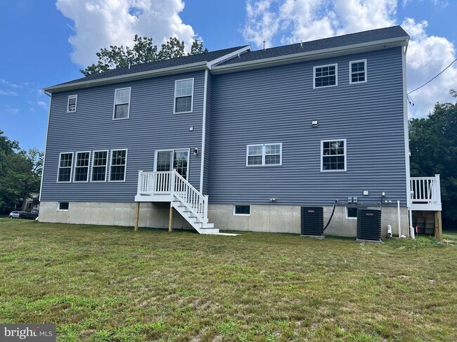 Building Photo - 415 Poplar Ave