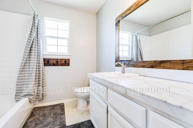 Building Photo - 1222 Elmo Ln