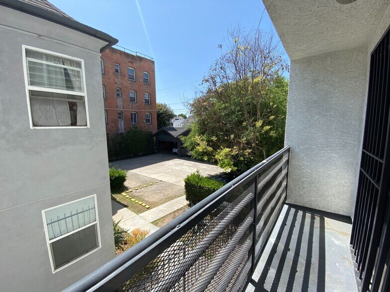 Building Photo - 827 S Wilton Pl