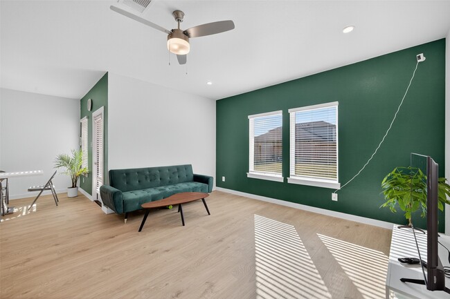 Building Photo - 30611 Castle Cove Dr