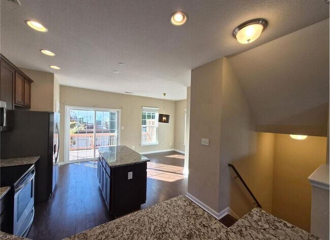 Building Photo - 279 Tigerlilly Dr