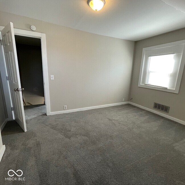 Building Photo - 2009 Westview Dr