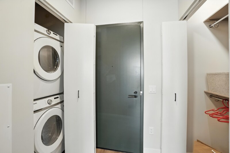 Building Photo - 1100 W Carroll Ave