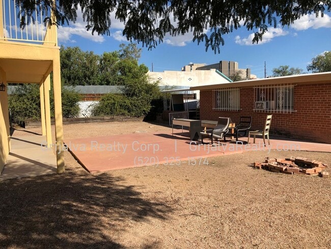 Building Photo - 1415 E Lester St