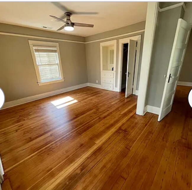 Building Photo - 4-Bedroom Home in SW Portland! Hardwood floors, spacious deck, full basement, separate entry for ...