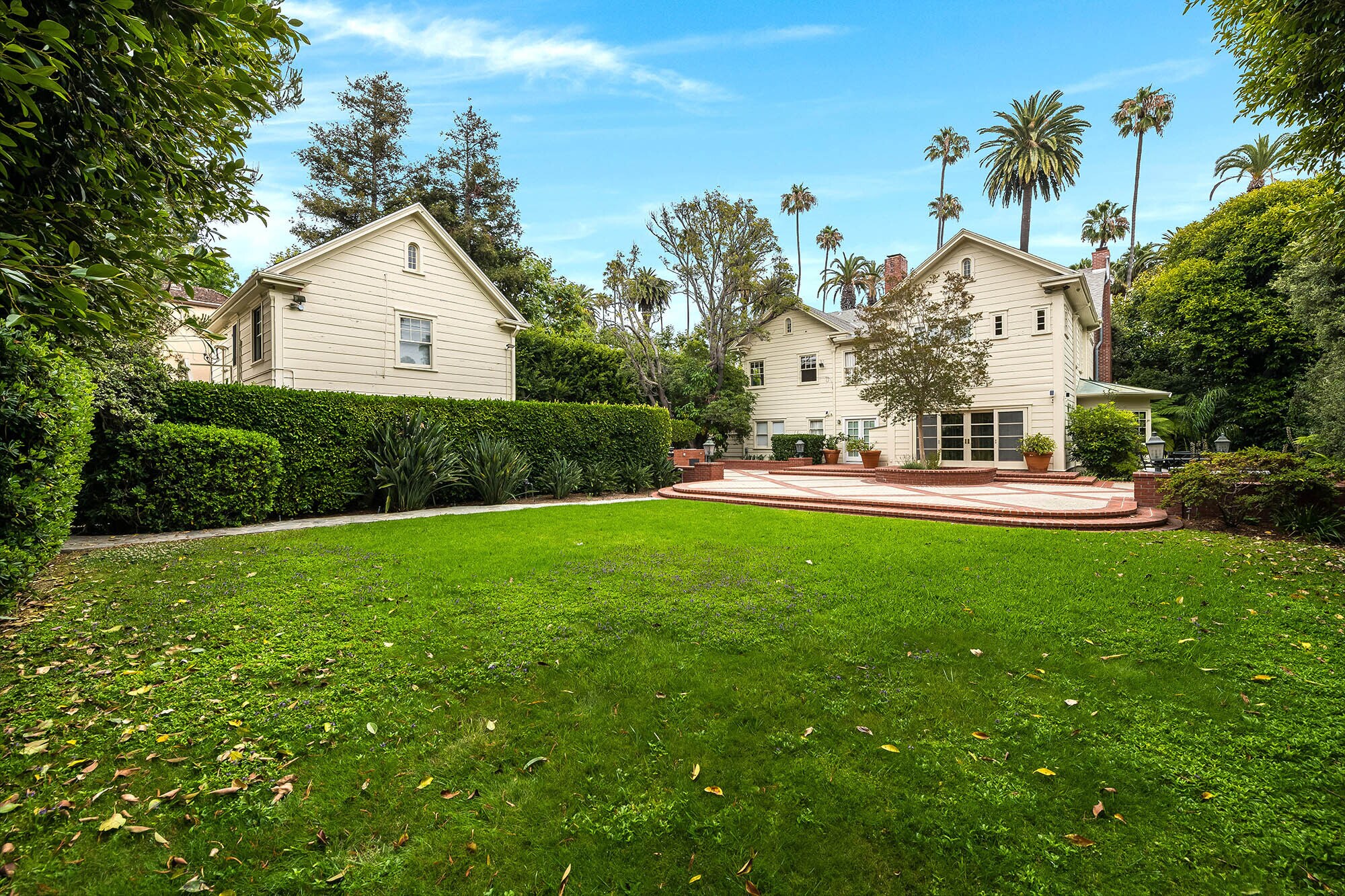 Building Photo - 809 N Bedford Dr