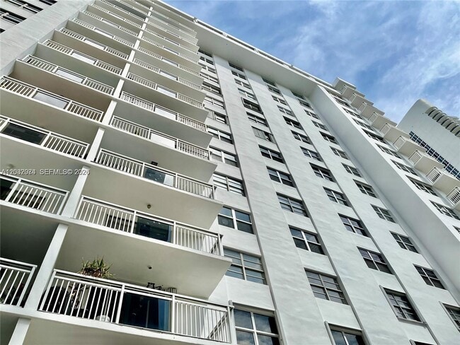 Building Photo - 1849 S Ocean Dr