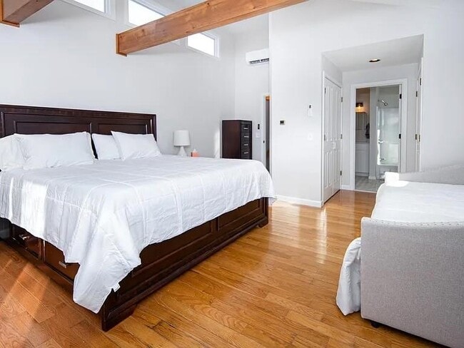 Building Photo - 262 Woodhill Rd