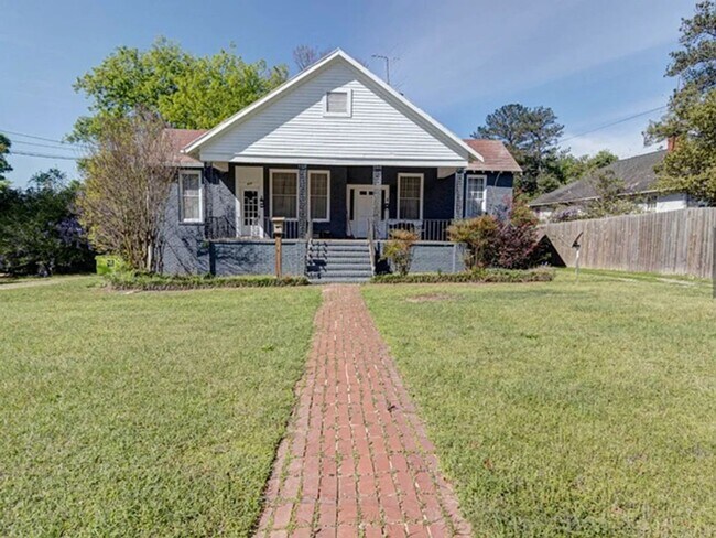 Primary Photo - 917 Oakview Ave