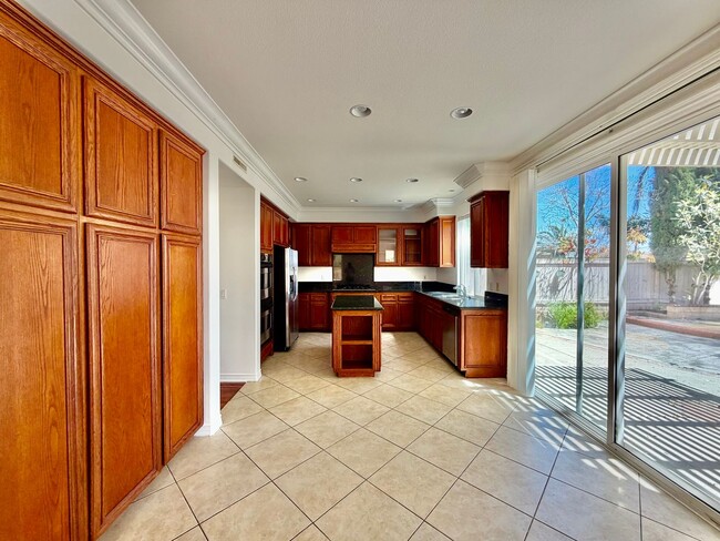 Building Photo - Elegant 5 Bedroom Home With Sweeping Staircase and Tons of Space!