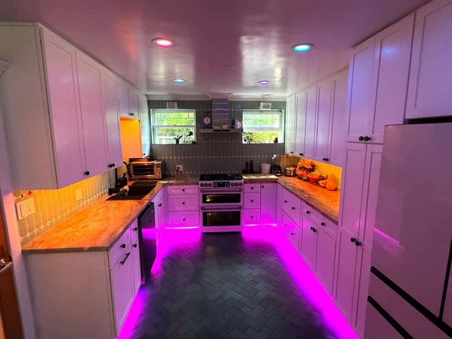 Building Photo - 3148 College Ave