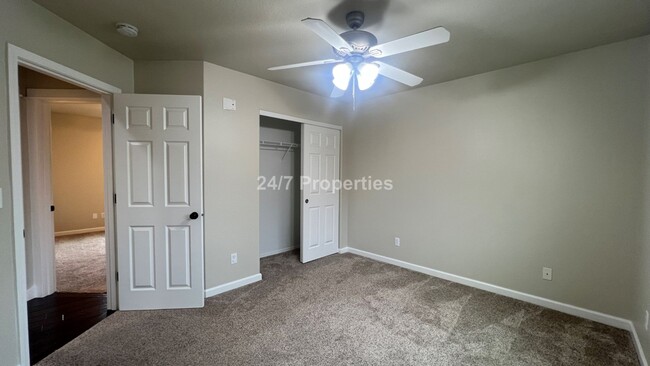 Building Photo - Large 3BD I 2.5BA Sherwood Home - Bonus Room!