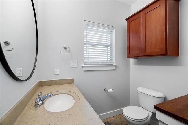 Building Photo - 3207 Holton St