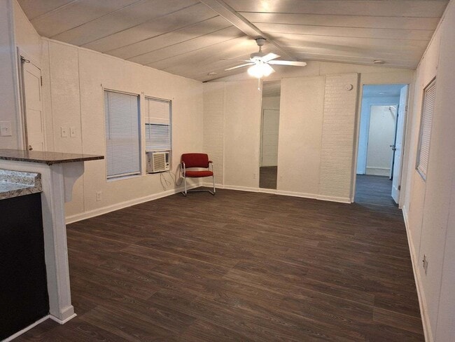 Building Photo - New Rental!!-Annaville/Calallen Area