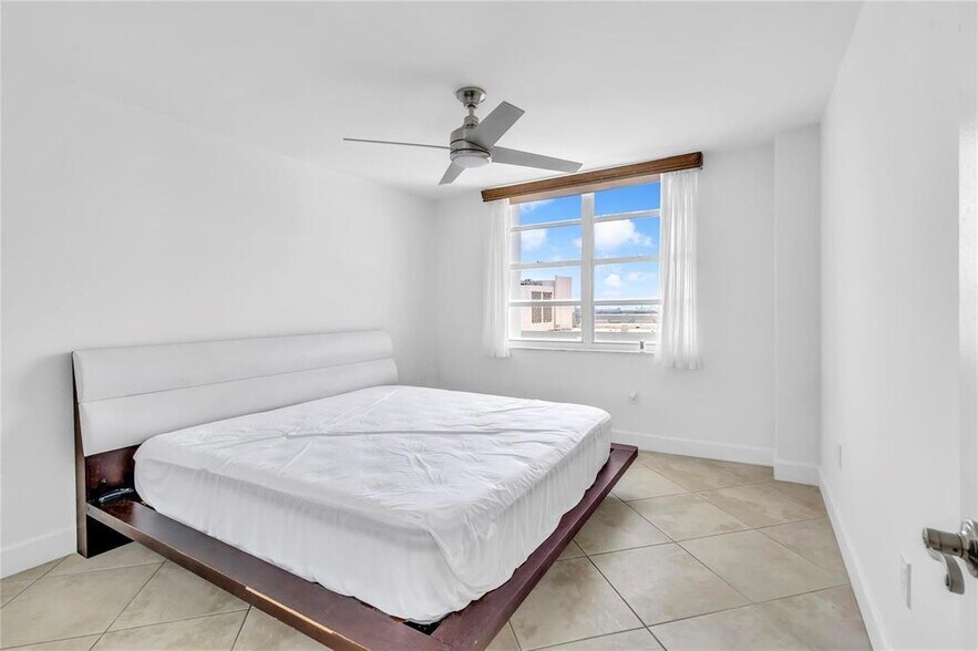 Building Photo - 2750 NE 183rd St