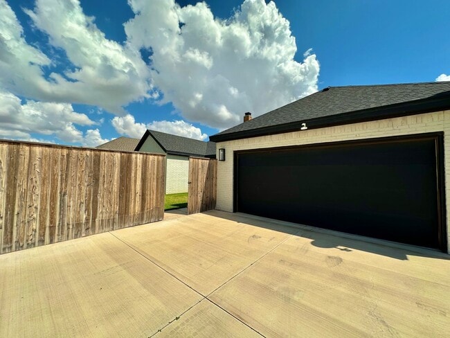 Building Photo - Refined Living in Preston Manor | Stunning 4/3/2 With Elevated Finishes