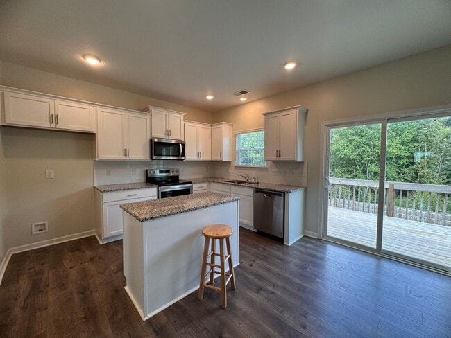 Building Photo - Beautiful 4BR 2.5BA Home in Trinity