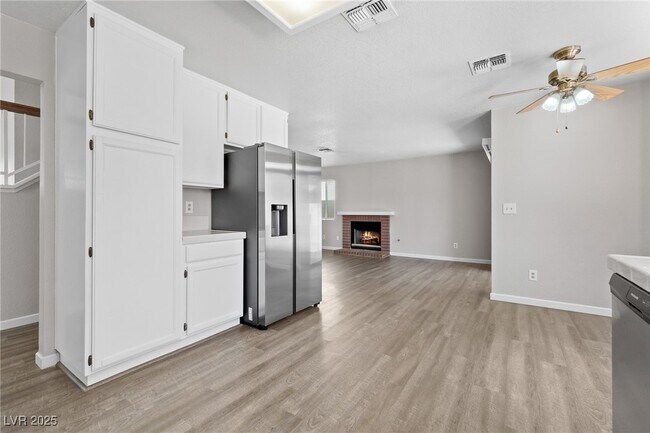 Building Photo - 497 Coco Palms Ave