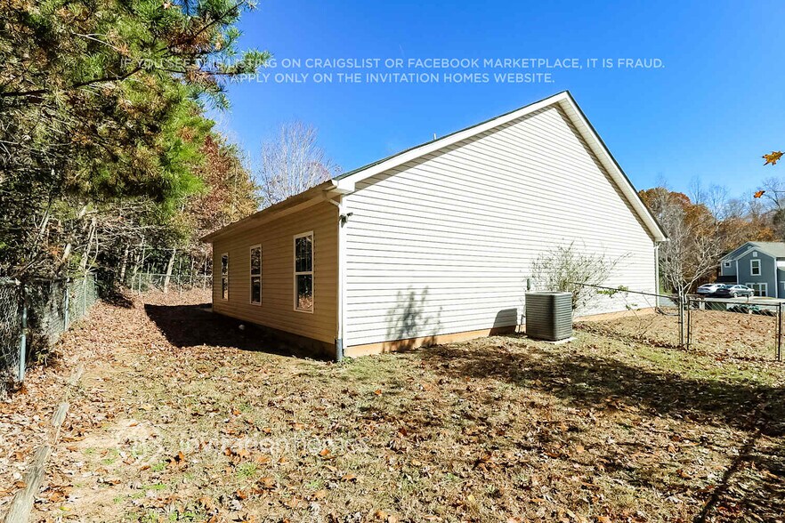 Building Photo - 1326 Laurel Woods Dr