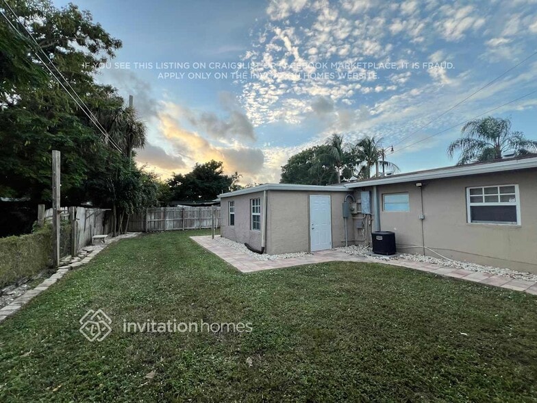 Building Photo - 1480 NE 28th St