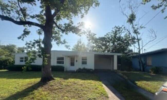 Primary Photo - 247 Cocos Dr